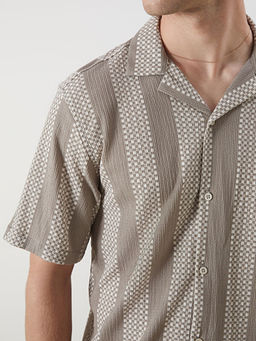 Regular Fit K?sa Kollu Desenli Erkek G?mlek