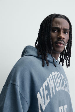 SUDADERA LAVADA TEXTO ESTAMPADO / Azulado - Zara фото 5