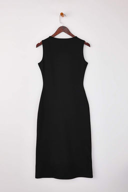 Siyah Bodycon Havuz Yaka Kolsuz Aksesuar Detayl? Midi Interlok Orme Elbise TWOSS26EL00015 - Trendyolmilla фото 2