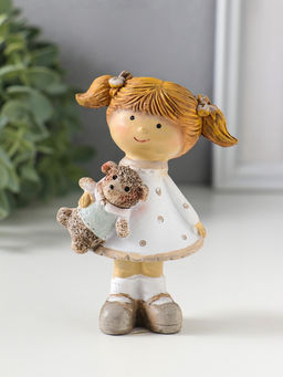 Фигурка полистоун «Девочка с хвостиками в белом платье в горох, с барашком», 6.5×5×10 см