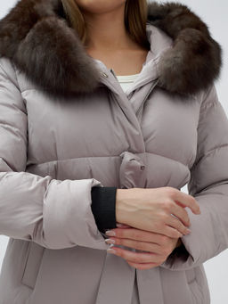 с мехом песец люкс класса Пальто зимние Бренд Visdeer, бежевого цвета  фото 9