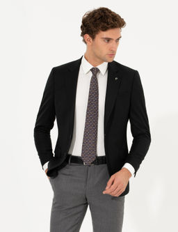 Черная зауженная куртка