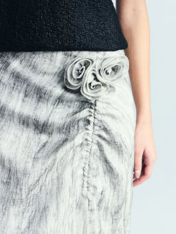 Юбка миди со сборкой и цветами / Zarina