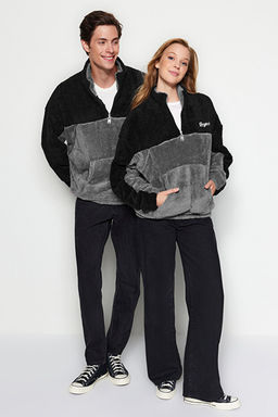 Siyah Unisex Oversize/Geni_ Kesim Renk Blok S_cak Tutan Pelu_ Sweatshirt TMNAW22SW1477