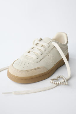 SNEAKERS WITH HEART CHARM DETAIL - Zara фото 3
