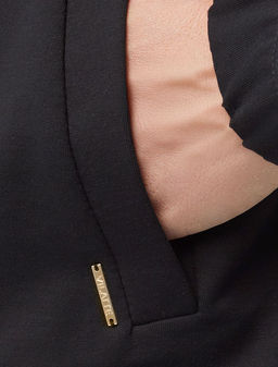 D49.015 Джемпер женский черный