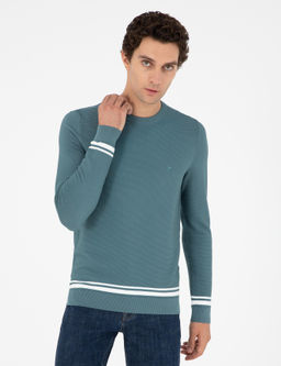 Мятный зауженный свитер