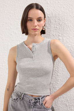 TRENDYOLMILLA K?rm?z? Dugmeli Havuz Yaka S?f?r Kol Fitilli Esnek Vucuda Oturan Crop Orme Atlet TWOSS25AL00028 фото 16