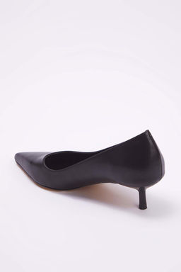 Siyah Sivri Burun Kad?n 4 cm Kitten Topuklu Ayakkab? TAKAW26TO00011