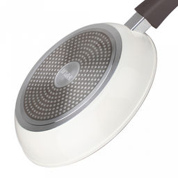 Сковорода с антипригарным покрытием д28см Hygge, h5,3см, s3,3мм, дно д22,7см, s3,8мм, кованый алюминий, съемная бакелитовая ручка с покрытием soft-touch, молочный/коричневый, TalleR (Китай) Подходит для всех видов плит, включая индукционную. - Домашняя мода фото 5