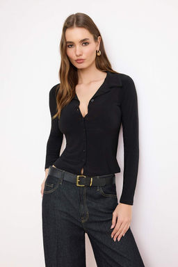 Siyah Regular/Normal Kal?p Gomlek Yaka Dugmeli K?sa Kollu Esnek Orme Bluz TWOSS26BZ00023 - Trendyolmilla фото 3