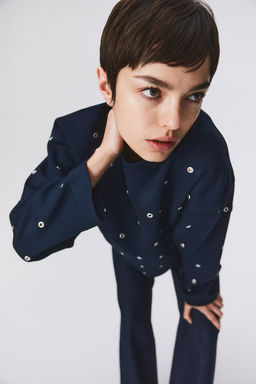 Sudadera con ojales decorativos
