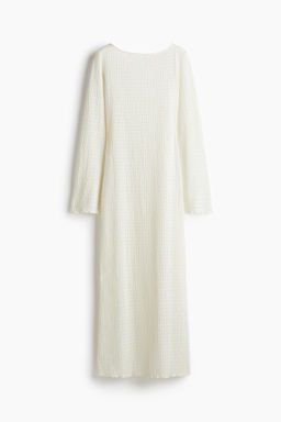 Vestido con espalda descubierta