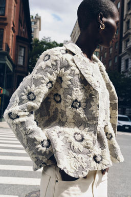 FLORAL TEXTURED KNIT BLAZER