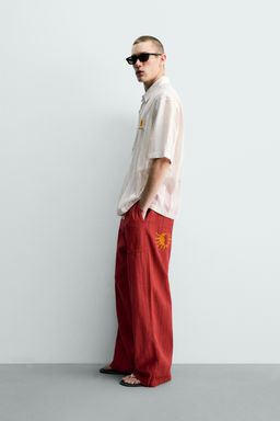 PANTAL?N RELAXED FIT ESTRUCTURA RAYAS / Rojo