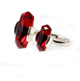 Кольцо c Красным алмазным стеклом Сваровски