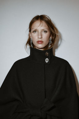 SHORT WOOL COAT WITH CAPE SLEEVES AND BELT - Zara фото 3