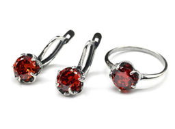 Кольцо серьги с цирконом искусственным, цв.красный размер 19