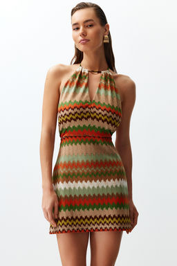 TRENDYOLMILLA Geometrik Desenli Mini Orme Cut Out/Pencere Plaj Elbisesi TBESS24EL00000