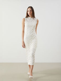 Dik Yaka Kendinden Desenli Elbise