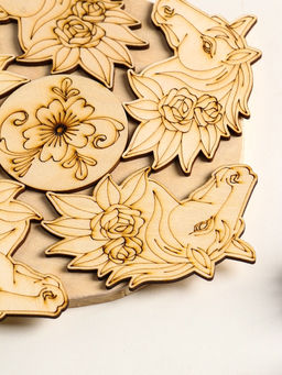 Подставка под горячее «Лошадь в цветах», 20 см, можжевельник