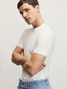 Базовая футболка slim fit / Zarina