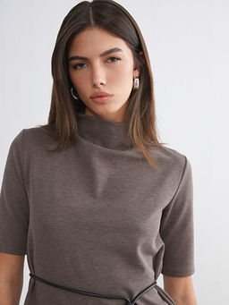 Dik Yaka Beli Kemerli Bluz