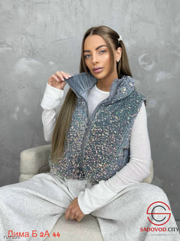 Жилетка утепленная с пайетками