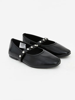 ?nci Detayl? Kad?n Kare Burun Babet