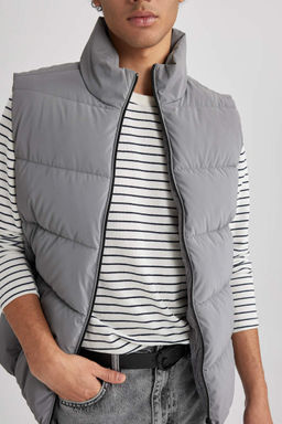 Жилет-пуховик Slim Fit с воротником-стойкой и подкладкой - Defacto фото 6