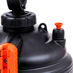 Опрыскиватель-распылитель садовый, пластмассовый 9л "Жук Оптима", пневматический, литьевой бак со съёмной крышкой, алюминиевый нетелескопический брандспойтер 65см, регулировка распыла: от струи до тумана, предохранительный клапан, мерная шкала, стекл