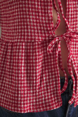 K?rm?z? Potikare Desenli Baglama Detayl? Kolsuz Esnek Orme Bluz TWOSS25BZ00410