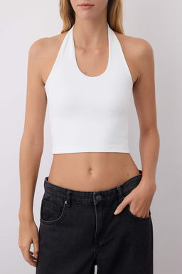 Siyah-Beyaz Boyundan Gecmeli Vucuda Oturan Crop Esnek Orme Bluz TWOAW26BZ00251