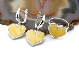 Кольцо в виде Сердца с янтарём в посеребрении 17*17мм цв.молочный, 5,6г