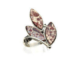 Кольцо яшма крапчатая три листика 20*33мм., размер 18