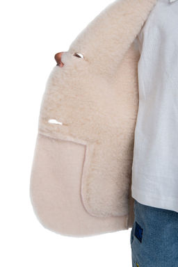 Жилет детский меховой ПЛЮША карамель