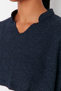 Trendyolmilla Lacivert Super Crop Uzun Kol Triko Gorunumlu Orme Bluz TWOAW21BZ1213