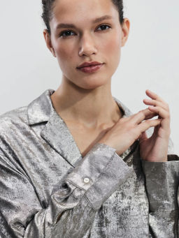 Блузка из блестящей ткани / Zarina