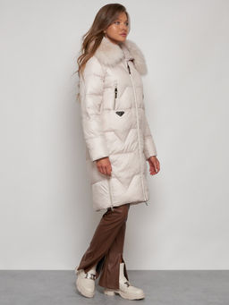 Пальто утепленное с капюшоном зимнее женское бежевого цвета 13305B - Visdeer фото 4