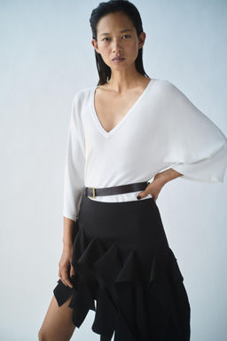 TOP PUNTO FLUIDO ESCOTE PICO / Blanco