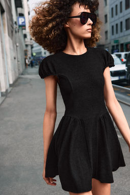 VESTIDO MANGA ABULLONADA BOUCL? / Negro - Zara фото 6