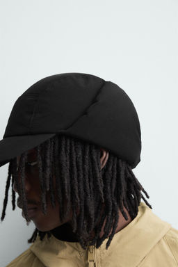 GORRA T?CNICA ACOLCHADA OREJERAS / Negro - Zara фото 2