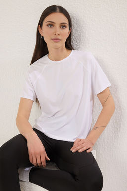 Beyaz Dalg?c/Scuba Kumas Reflektor Bask?l? Spor Orme T-Shirt THMSS25TS00007