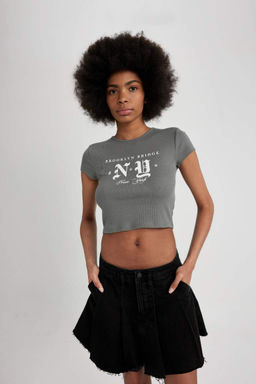 Приталенная футболка с короткими рукавами и круглым вырезом в рубчик с принтом - Defacto фото 3