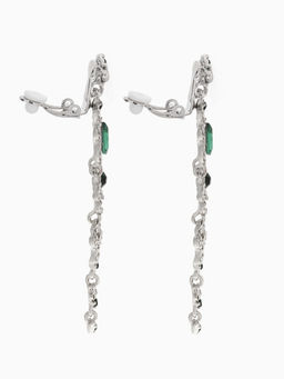 Клипсы для ушей висячие со стразами QF Ажур, капли с завитками, цвет бело-изумрудный в серебре