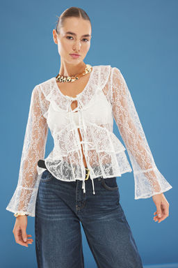TRENDYOLMILLA Dantel Kumas F?rf?r Ve Baglama Detayl? Regular Normal Kal?p Dokuma Gomlek TWOSS25GO00052