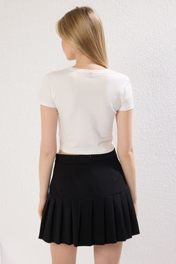 TRENDYOLMILLA Ekru Slogan Bask?l? Crop Fitted/Vucuda Oturan Orme T-Shirt TWOSS25TS00037  фото 4