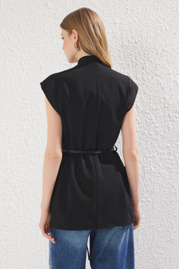 TRENDYOLMILLA Siyah Regular Kemer Detayl? Cepli V Yaka Dokuma Yelek TWOSS25YE00053  фото 5