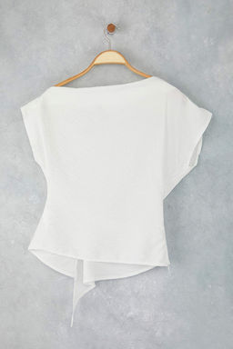 Ekru Kay?k Yaka Fitted Toka Detayl? Dokuma Bluz TWOAW26BZ00058