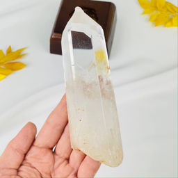 Кристалл из Горного Хрусталя на подставке